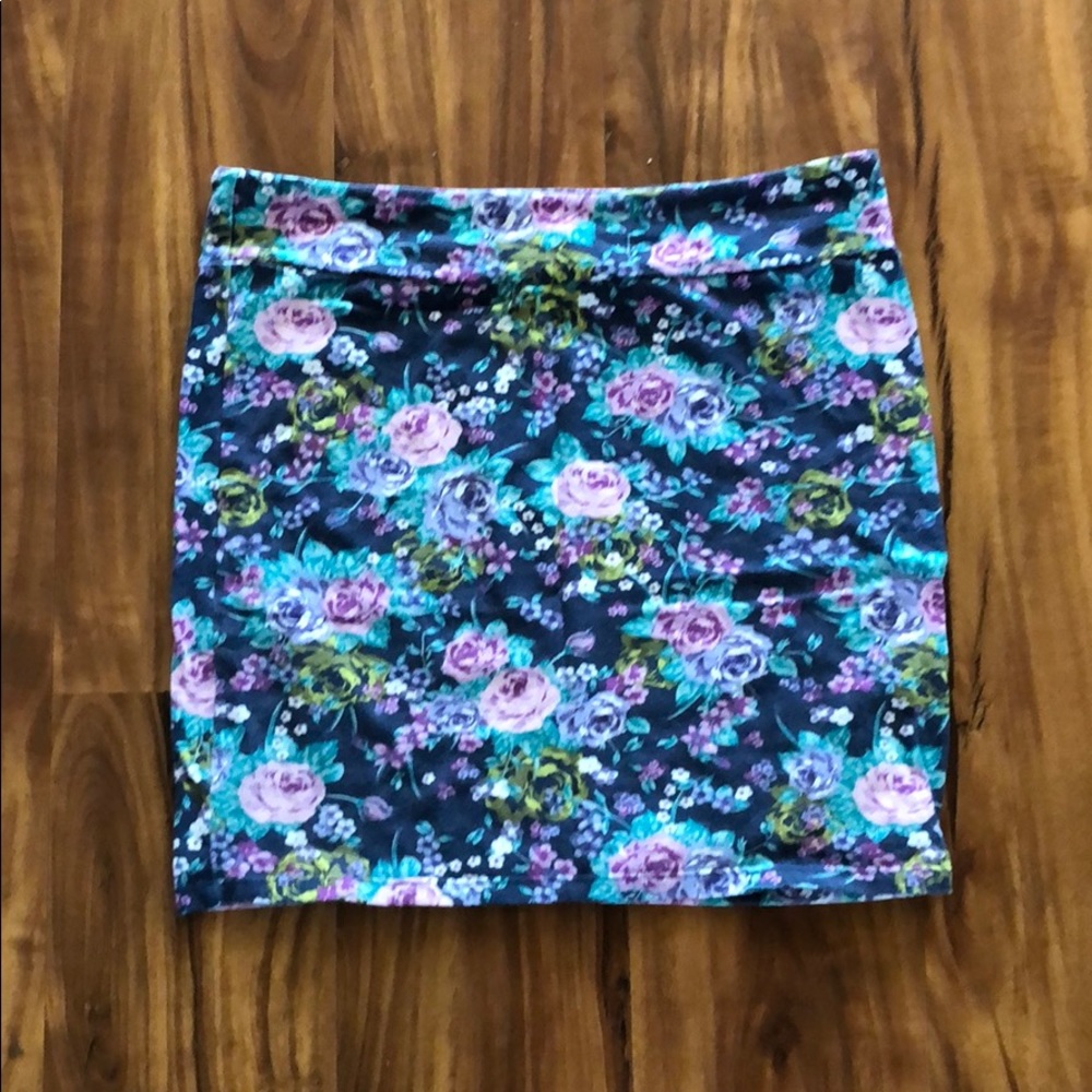 High waisted floral print skirt